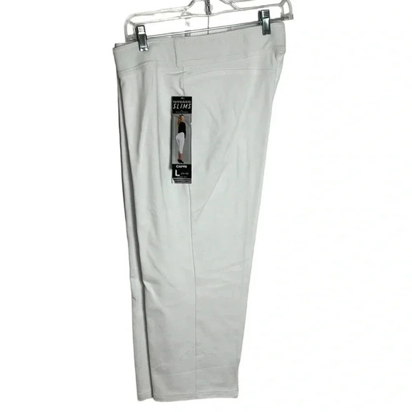 NYGARD Slims white Capri pants.Slims flattens, sculpts,pull on capri pants - Picture 4 of 11